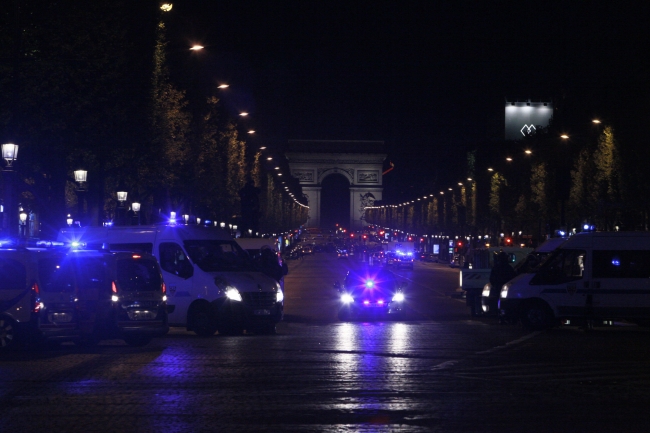 Fransa'nın başkenti Paris'te polise saldırı